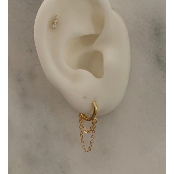 COPY - 18K Gold Layered Chain Huggie Hoop Earrings   Brand New - Picture 2 of 5